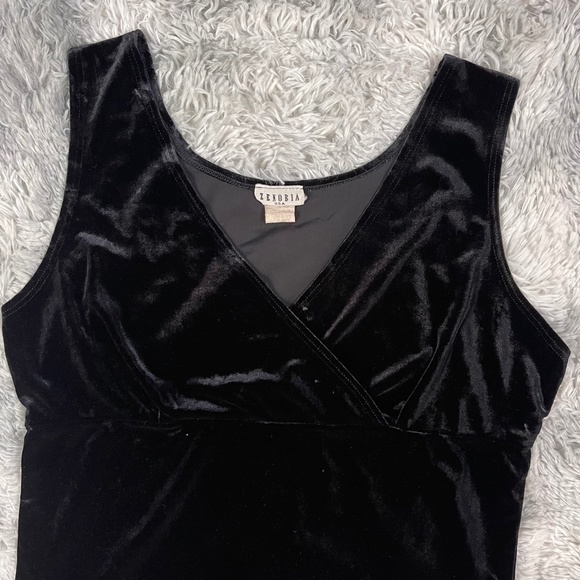 Vintage Black Velvet Fitted Crossover V-Neck Top - Picture 2 of 6